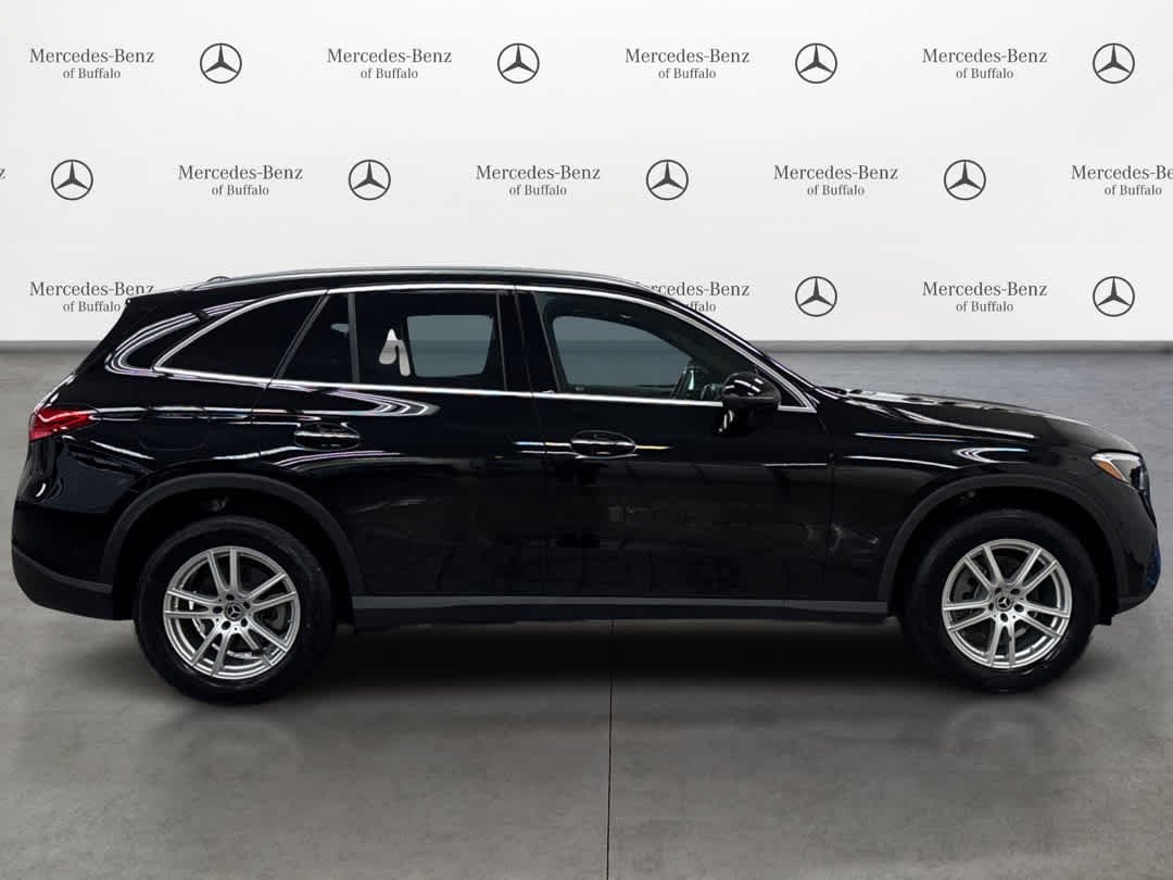 New 2026 Black Mercedes-Benz GLC 300 image 4