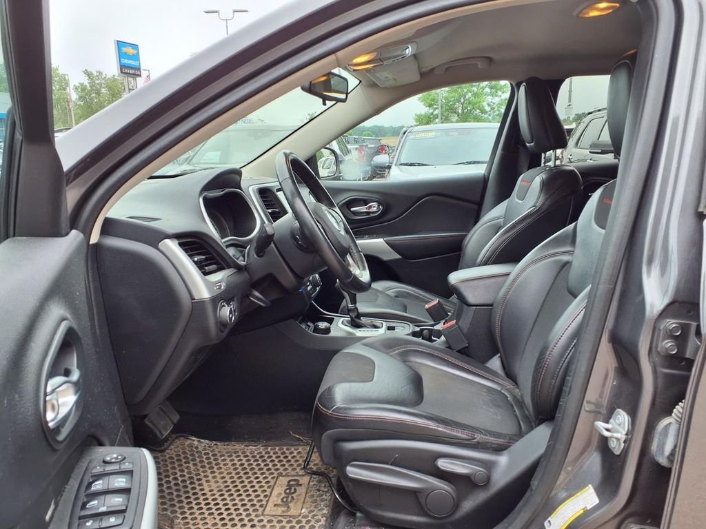 Used 2018 Gray Jeep Trailhawk image 14