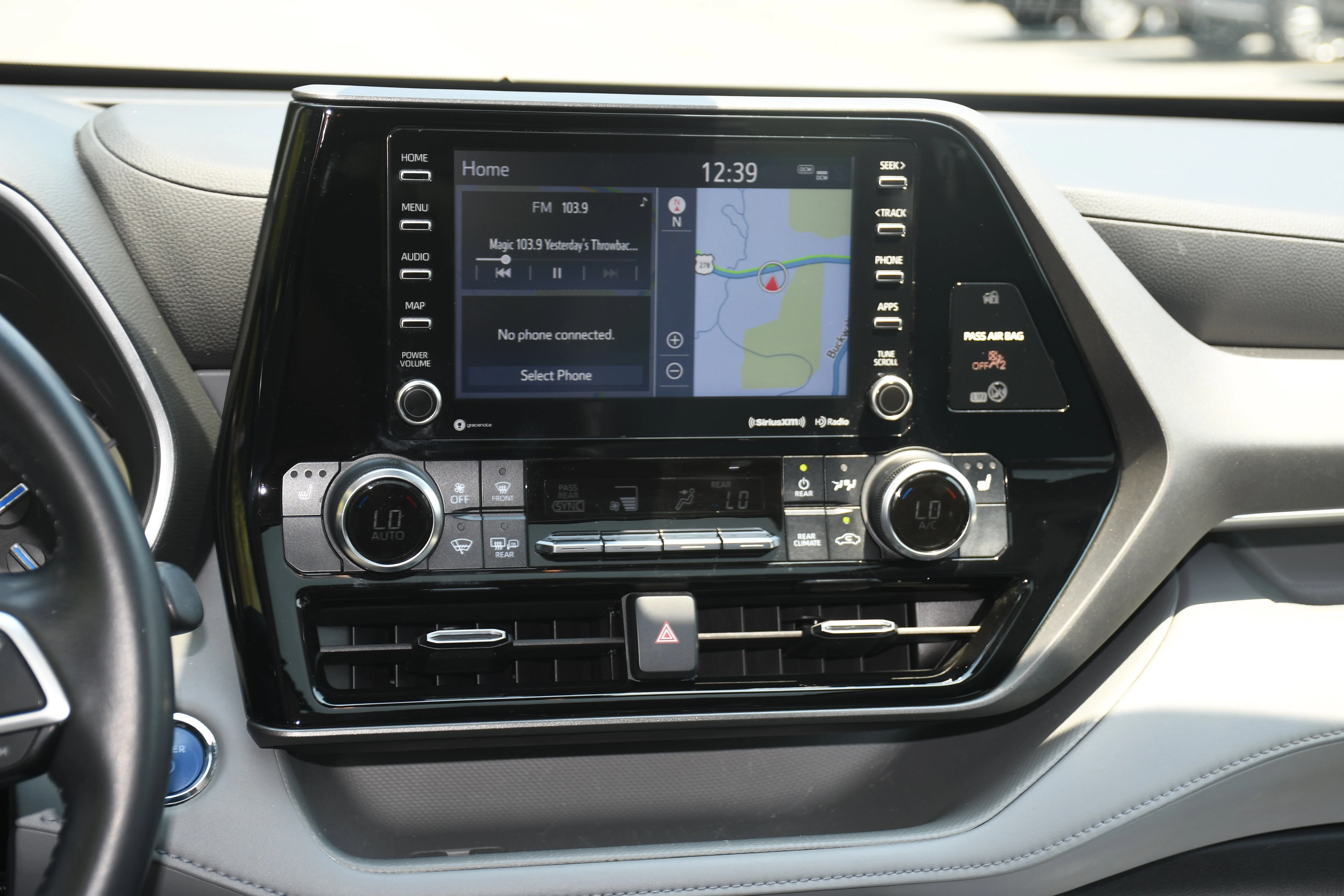 Used 2022  Toyota XLE image 16