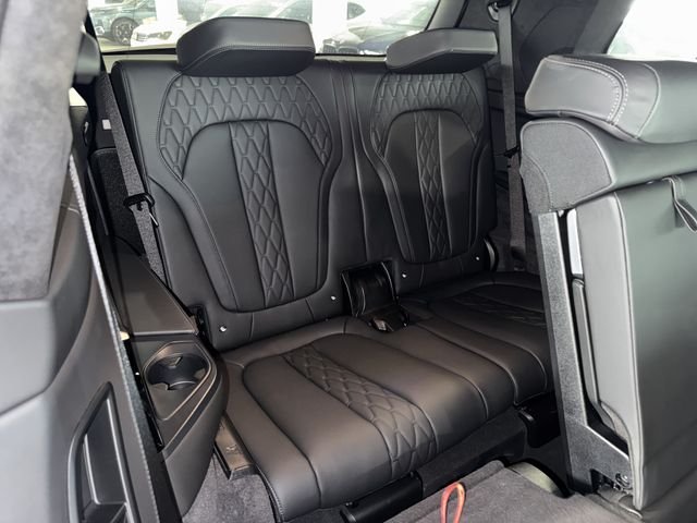 2026 BMW X7 M60i - Photo 14