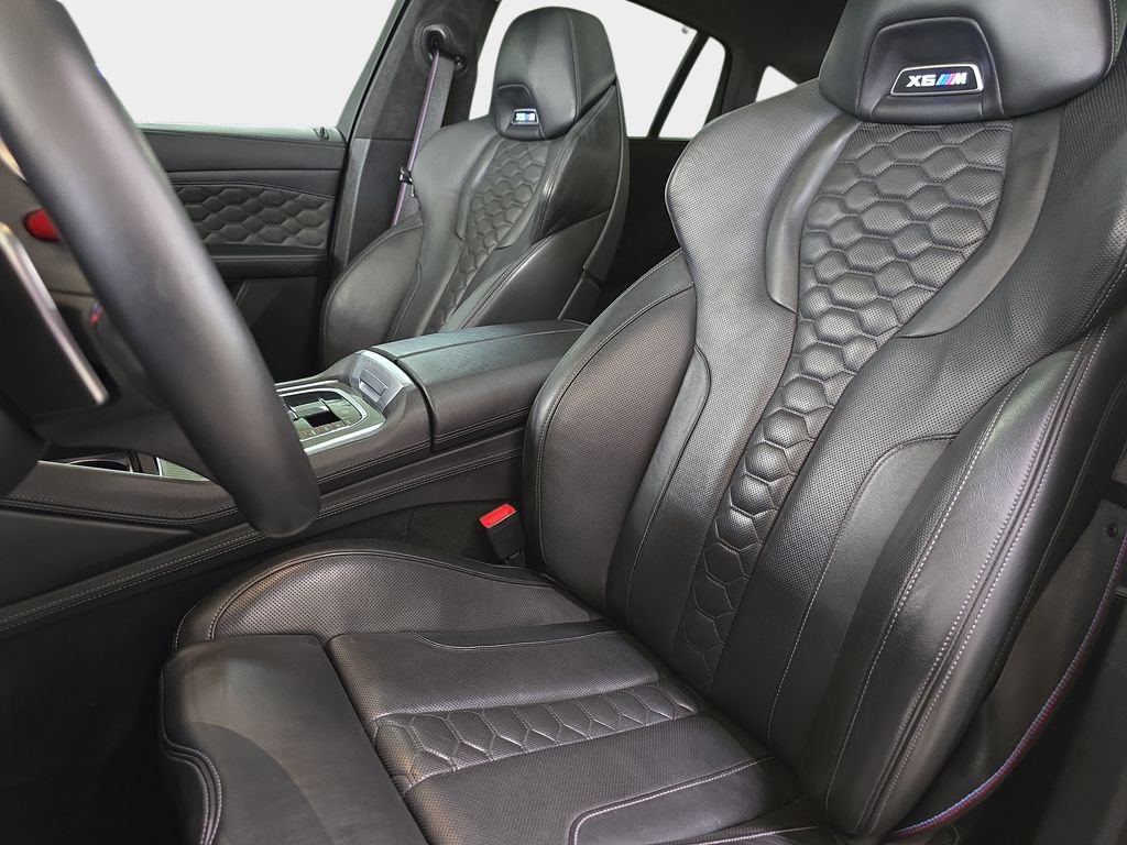Used 2020 Marina Bay Blue Metallic BMW Competition image 17