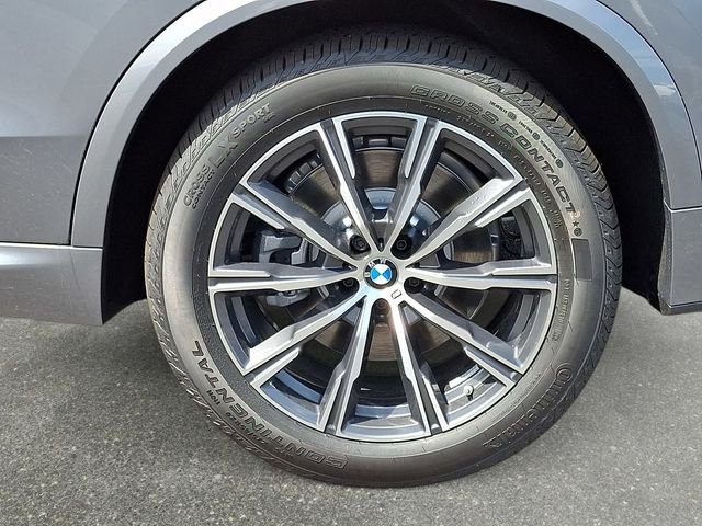 New 2026 Skyscraper Grey Metallic BMW xDrive50e image 8