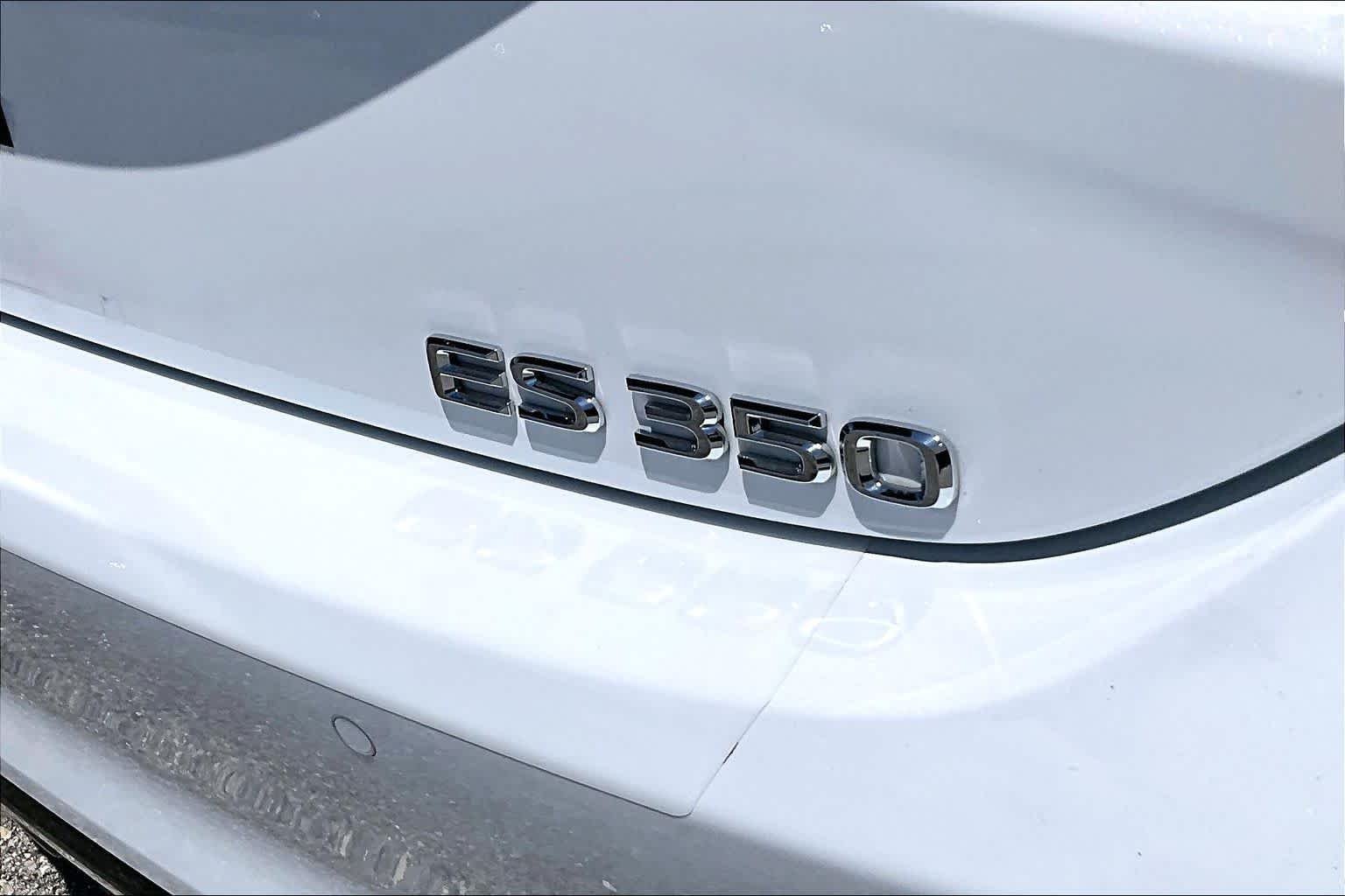 Used 2019 Ultra White Lexus F SPORT image 10