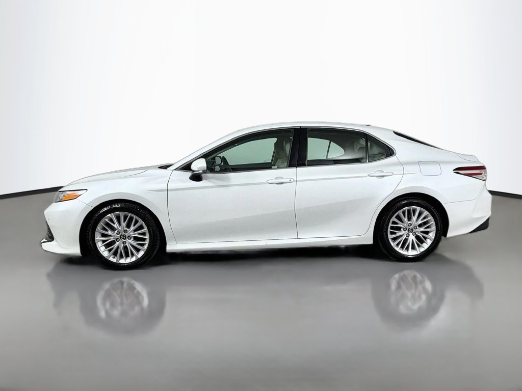 Used 2018 Beige Toyota XLE image 8