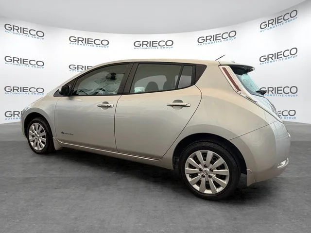 Used 2016 Brilliant Silver Nissan S image 5
