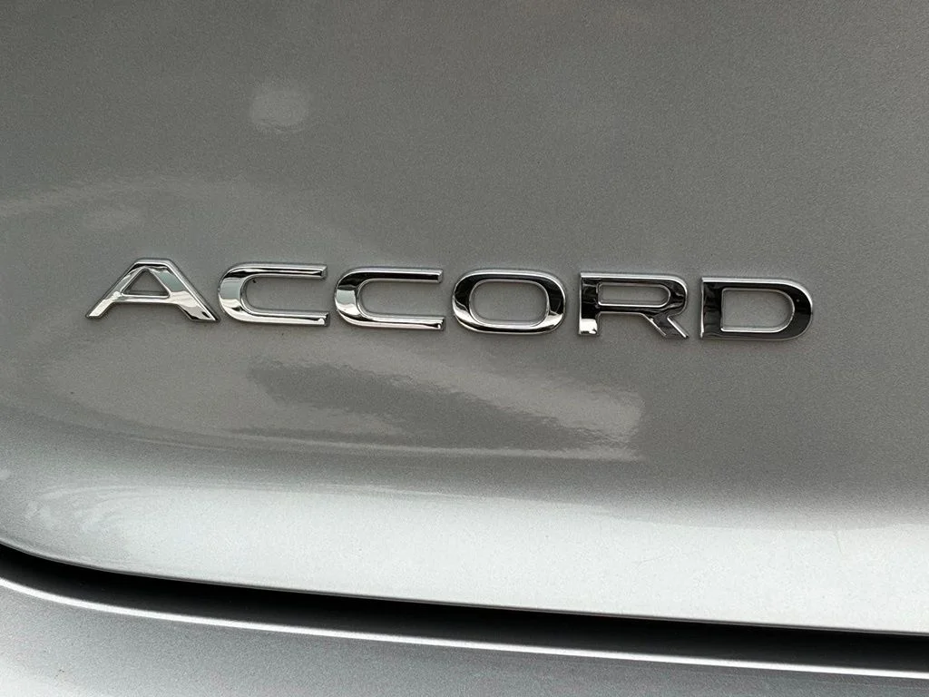 Certified Used 2025 Solar Silver Metallic Honda SE image 25
