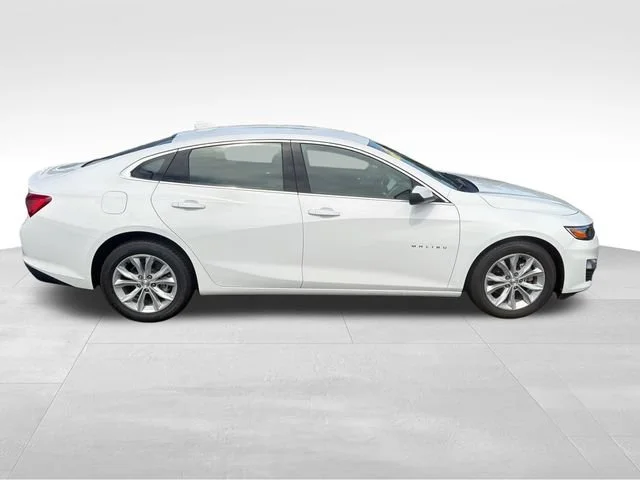 Used 2025 Summit White Chevrolet 1LT image 7