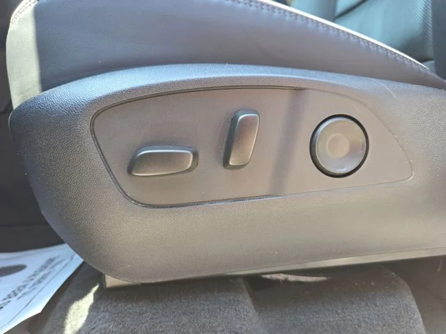 Used 2025 Silver GMC Denali image 30