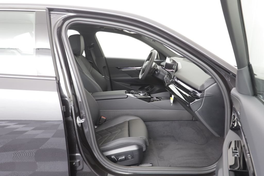 New 2027 Dark Graphite Metallic BMW 530i xDrive image 19