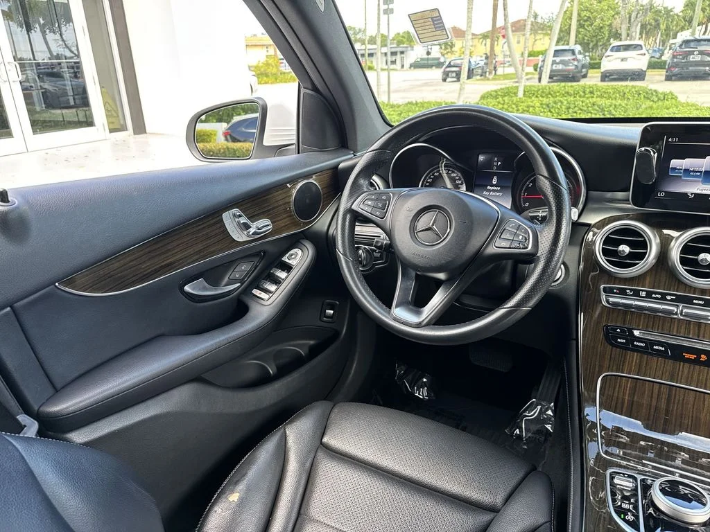 Used 2018 Polar White Mercedes-Benz GLC 300 image 21
