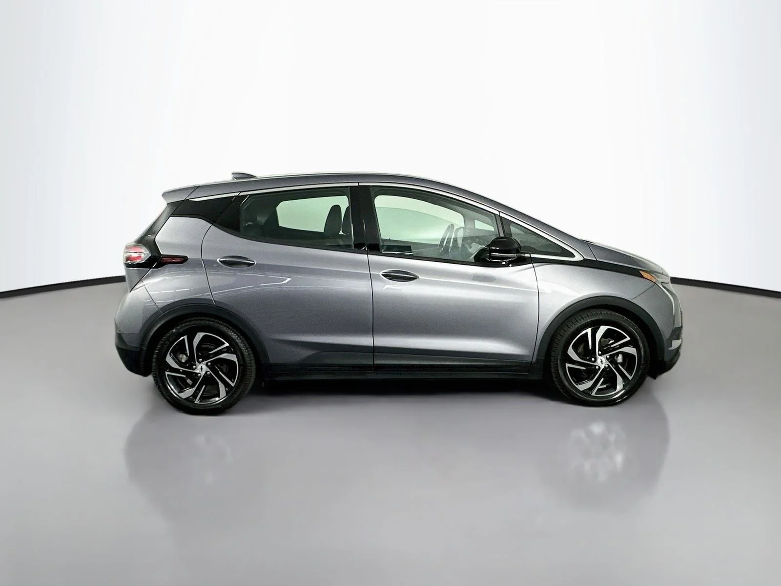 Used 2023 Gray Ghost Metallic Chevrolet 2LT image 9