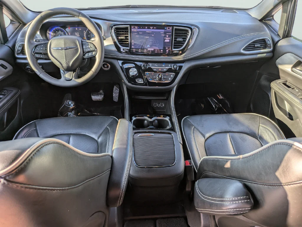 Used 2025 Black Chrysler Limited image 14