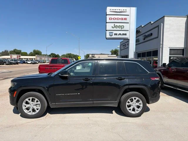 Used 2023 Black Jeep Limited image 1