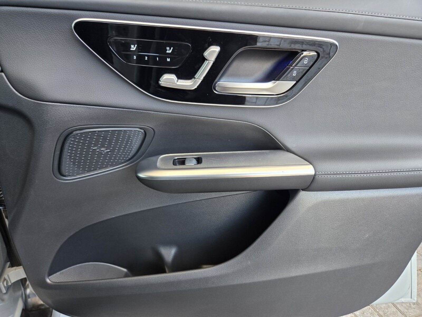 Certified Used 2025 MANUFAKTUR Alpine Grey Mercedes-Benz GLC 350e image 21