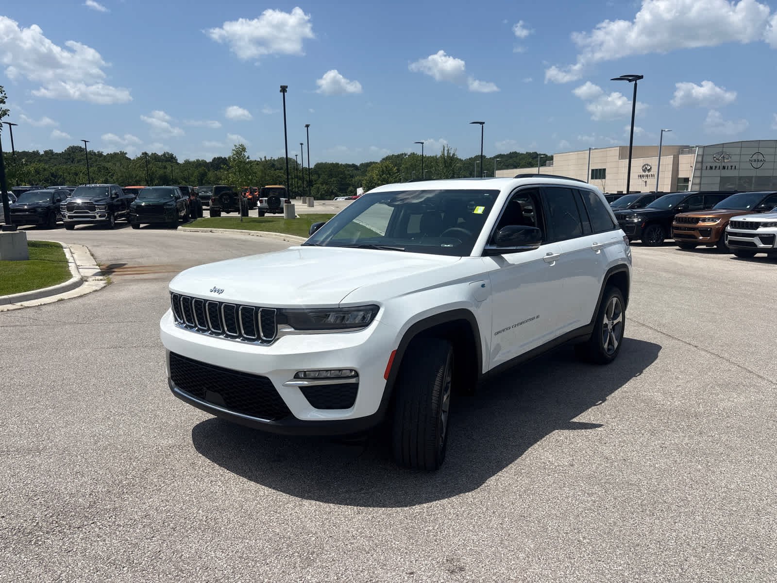 Used 2022 Bright White Clearcoat Jeep  image 5