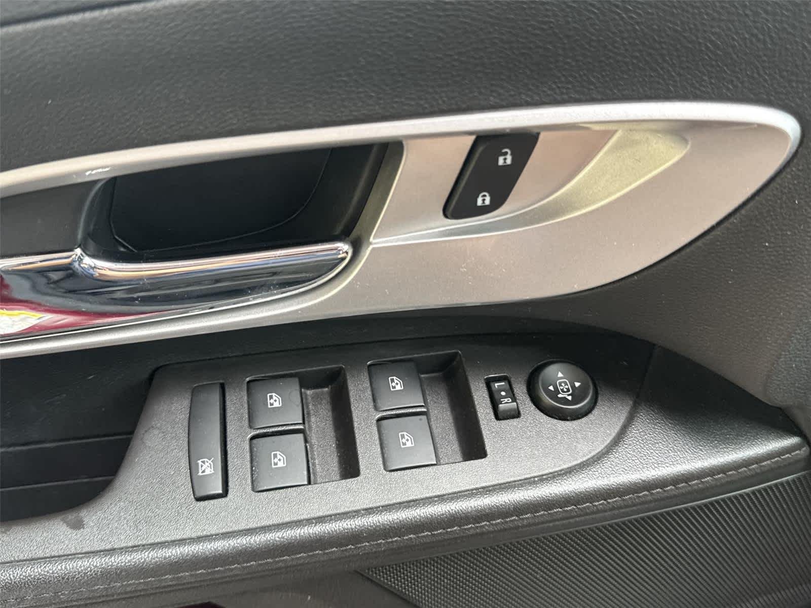 Used 2016 SIREN RED TINTCOAT Chevrolet LT image 22