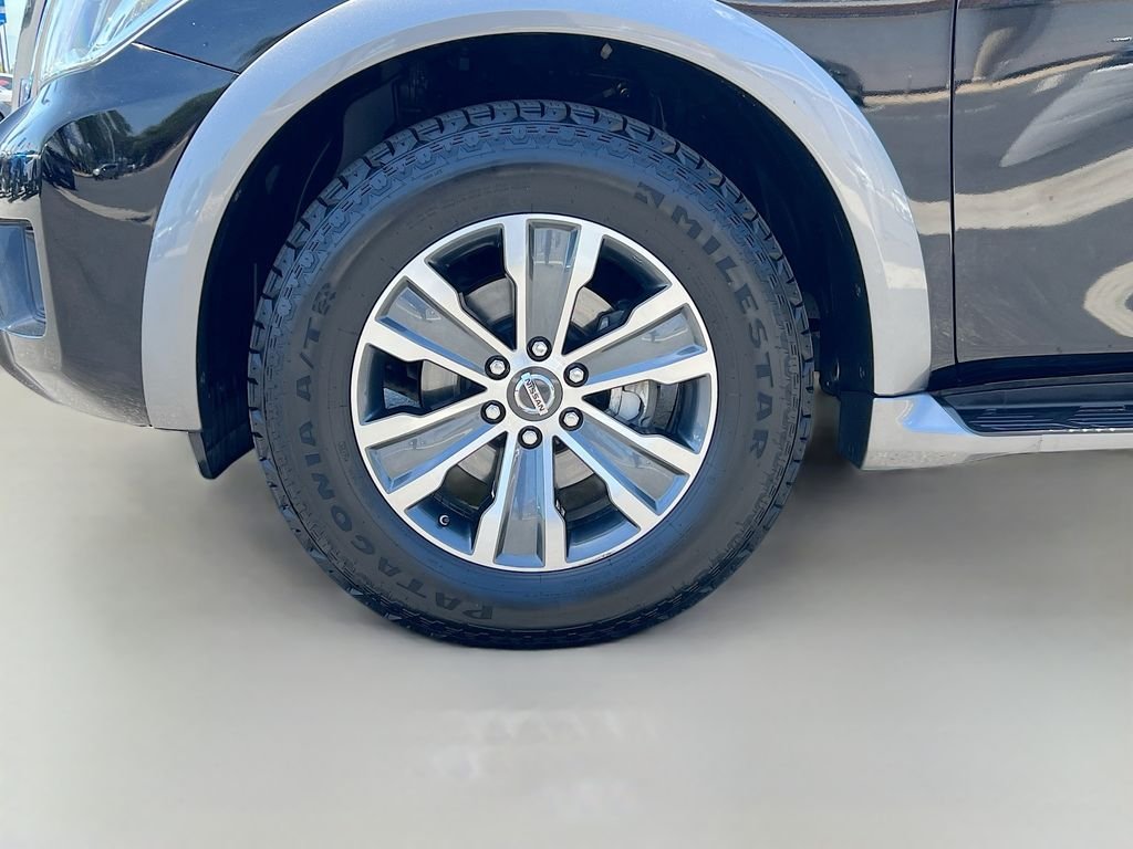 Used 2019 Super Black Nissan SL image 33