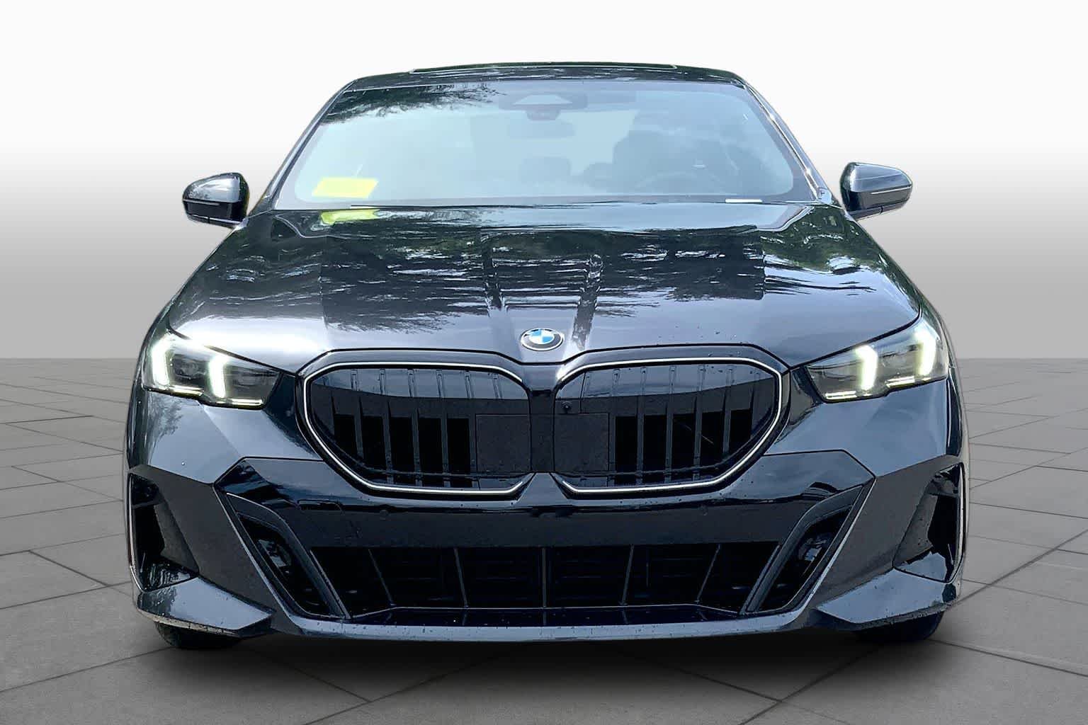 New 2027 Dark Graphite Metallic BMW 530i xDrive image 3