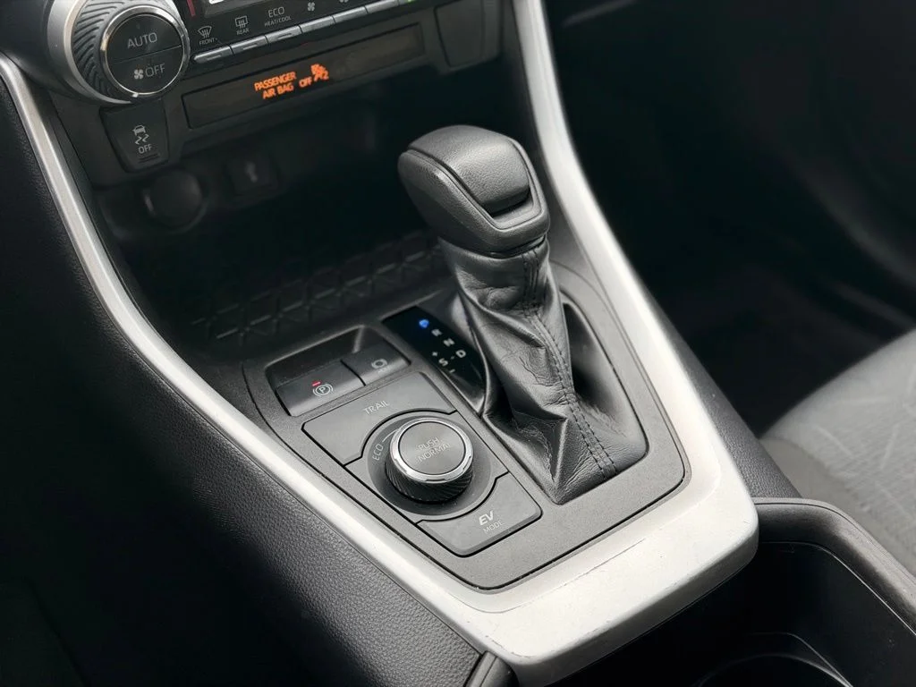 Used 2022  Toyota XLE image 23