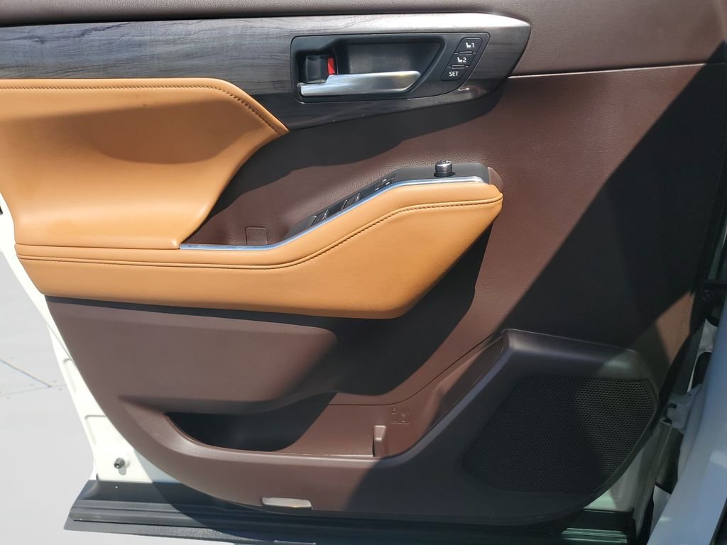 Used 2022 Beige Toyota Platinum image 20