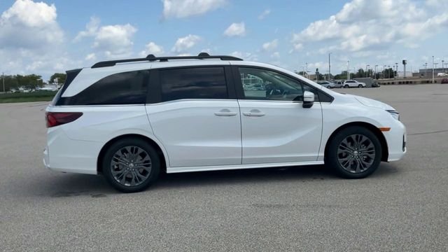 New 2026 Platinum White Pearl Honda Touring image 9
