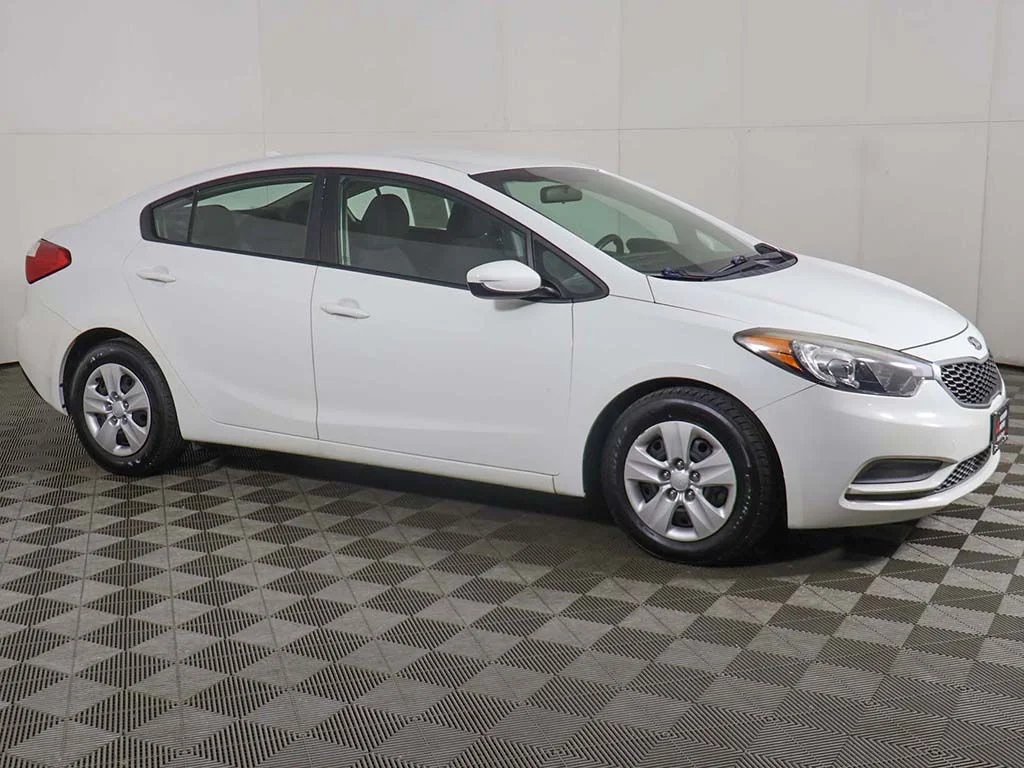 Used 2016 White Kia LX image 8