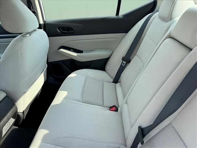 Used 2023 White Nissan 2.5 SV image 10