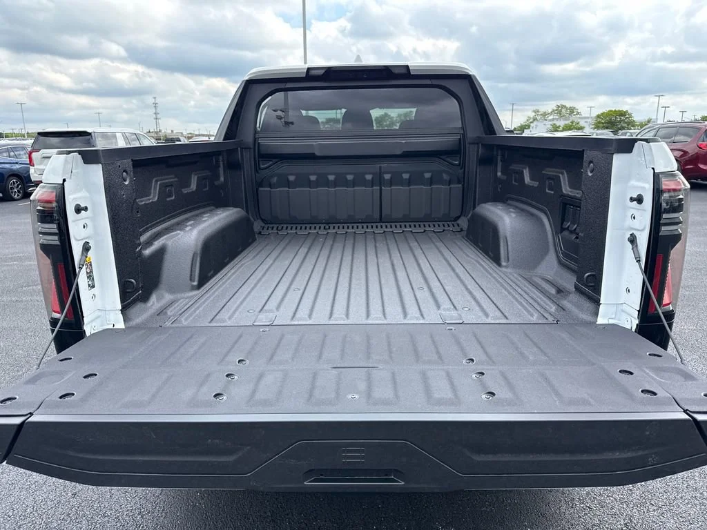 2025 GMC Sierra EV Denali - Photo 38