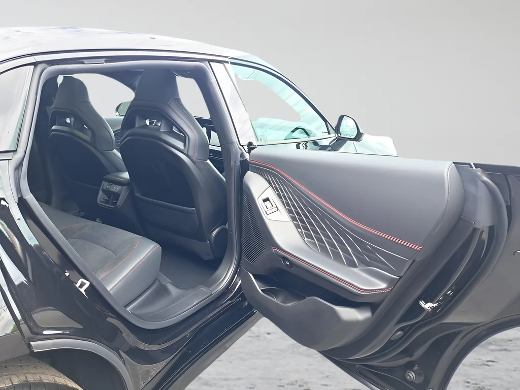 New 2026 Diamond Black Crystal Pearlcoat Dodge R/T Plus image 13
