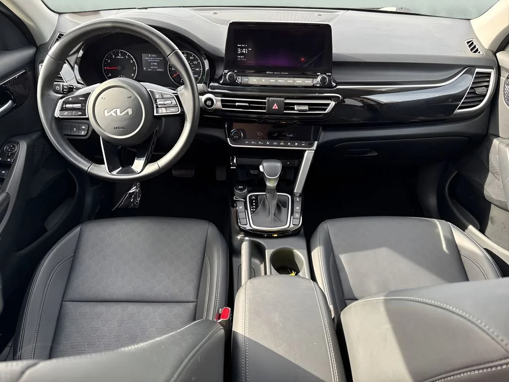 Used 2023  Kia EX image 15