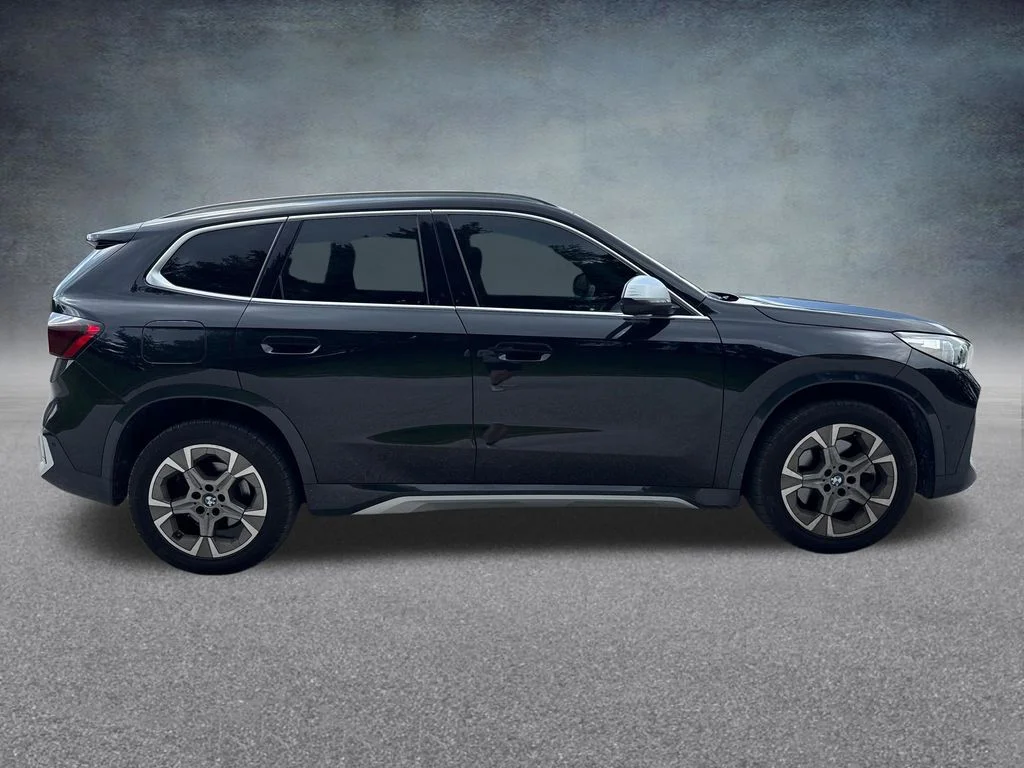 Used 2023 Black BMW xDrive28i image 7