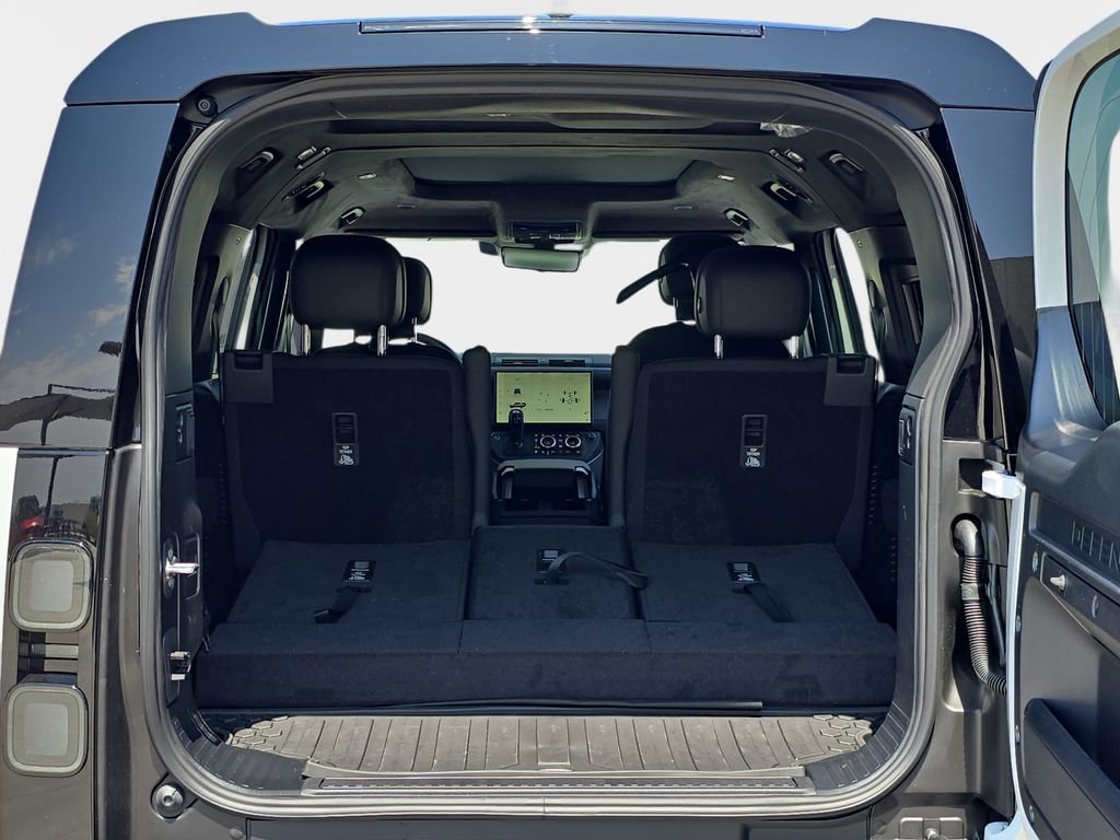 New 2026 Fuji White Land Rover V8 image 12