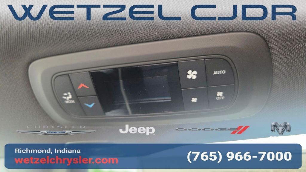 New 2027 Diamond Black Crystal Pearl-Coat Exterior Paint Chrysler Limited image 33