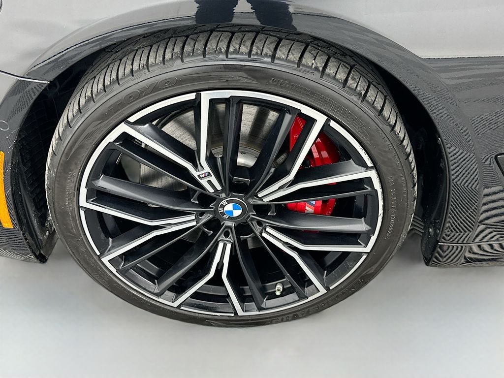 Used 2021 Black Sapphire Metallic BMW 540i image 32