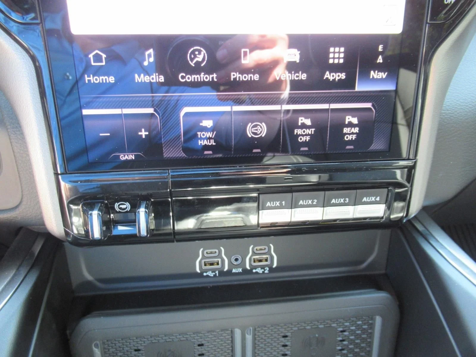 New 2027 Diamond Black Crystal Pearlcoat RAM Laramie image 33