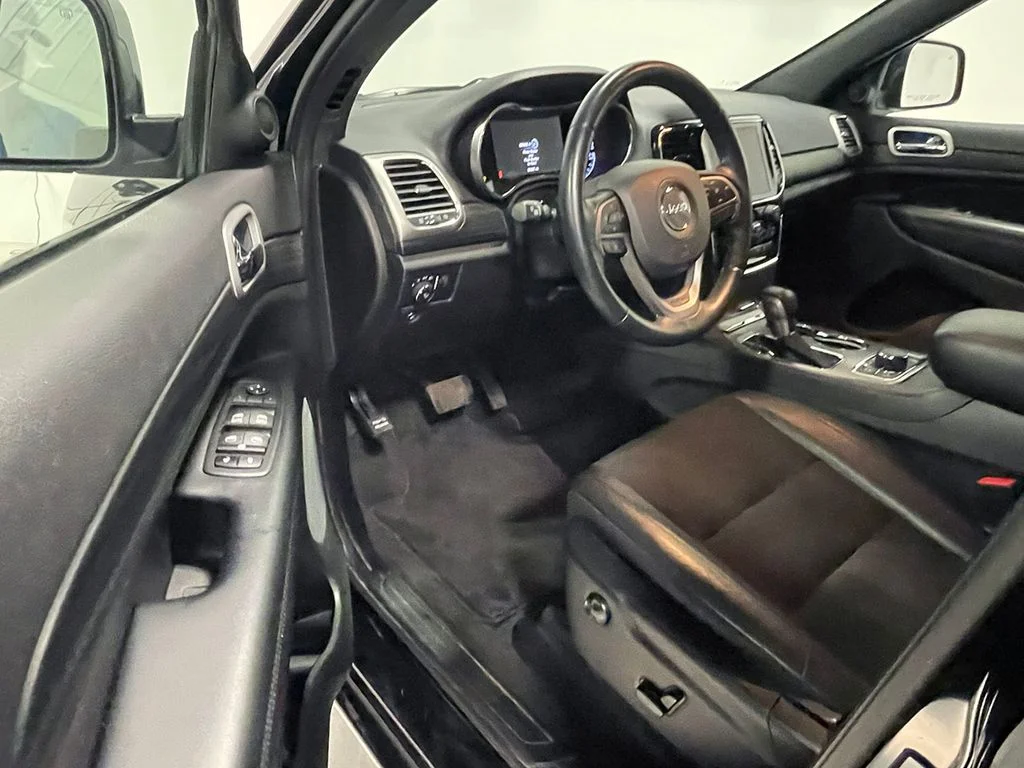 Used 2022 Black Jeep Laredo X image 18