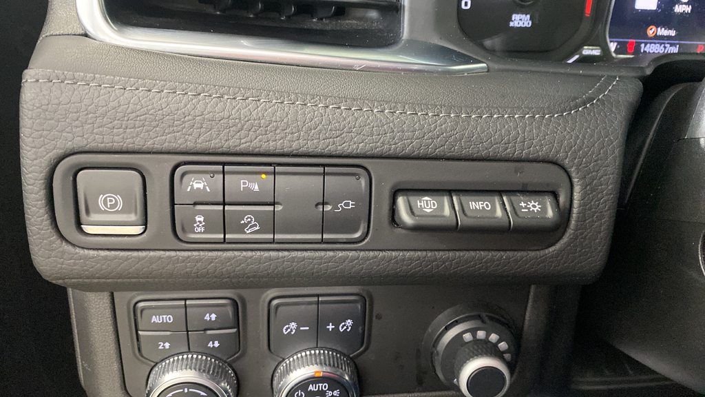 Used 2021 Onyx Black GMC Denali image 30