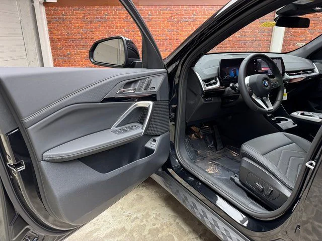 Used 2026 Black BMW xDrive28i image 9