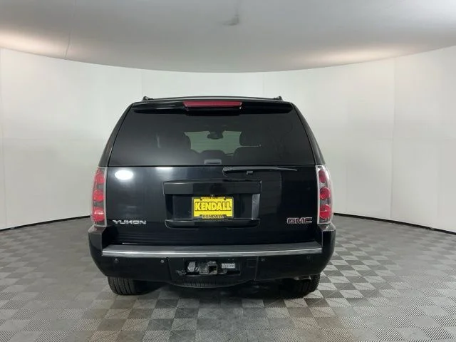 Used 2007 GMC Yukon Denali with VIN 1GKFK63867J390359 for sale in Marysville, WA