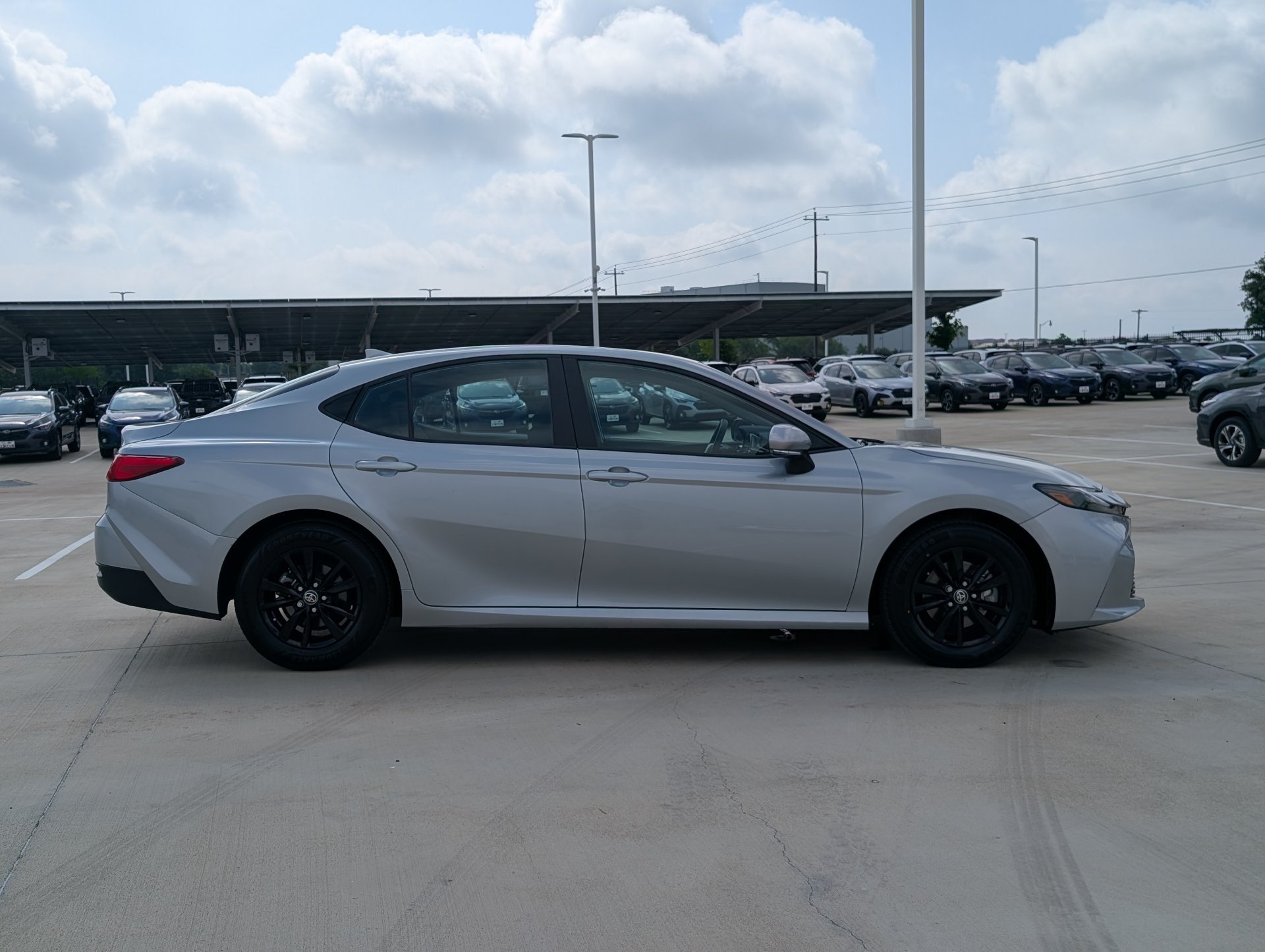 2025 Toyota Camry LE - Photo 6