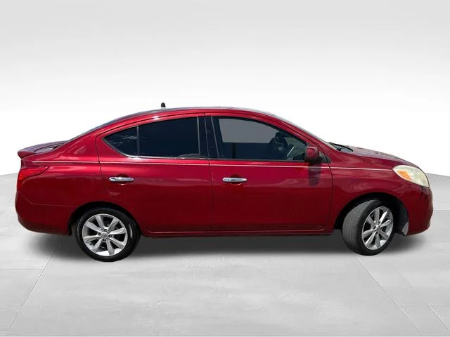 Used 2014 Red Nissan 1.6 SL image 8