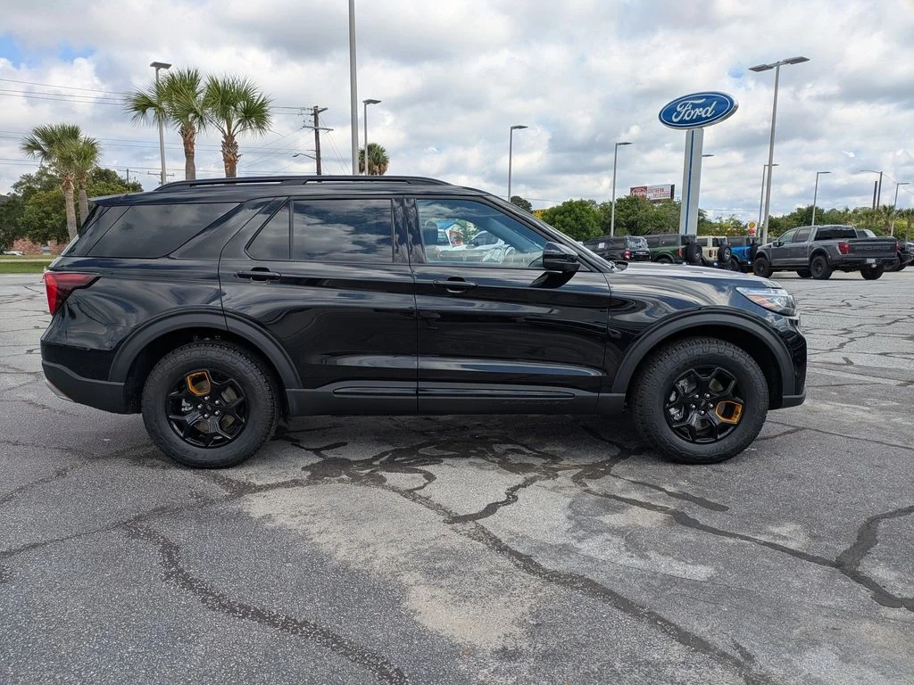 New 2026 Agate Black Metallic Ford Tremor image 3