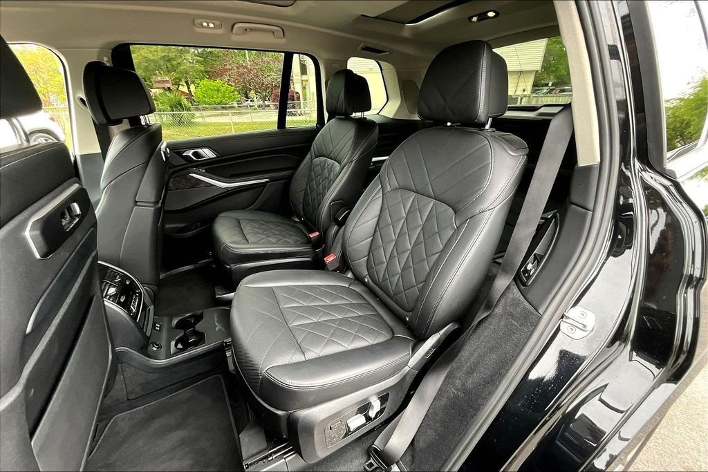 Used 2023 Black BMW xDrive40i image 19