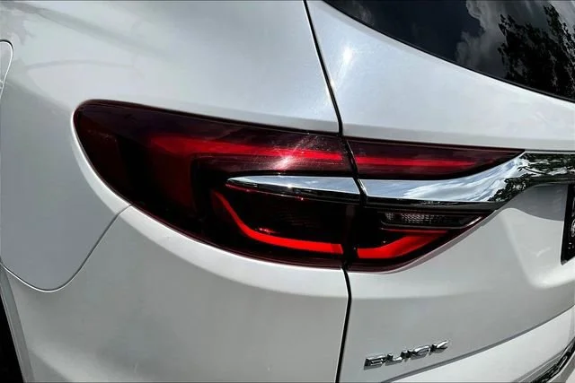Used 2018 White Frost Tricoat Buick Avenir image 23