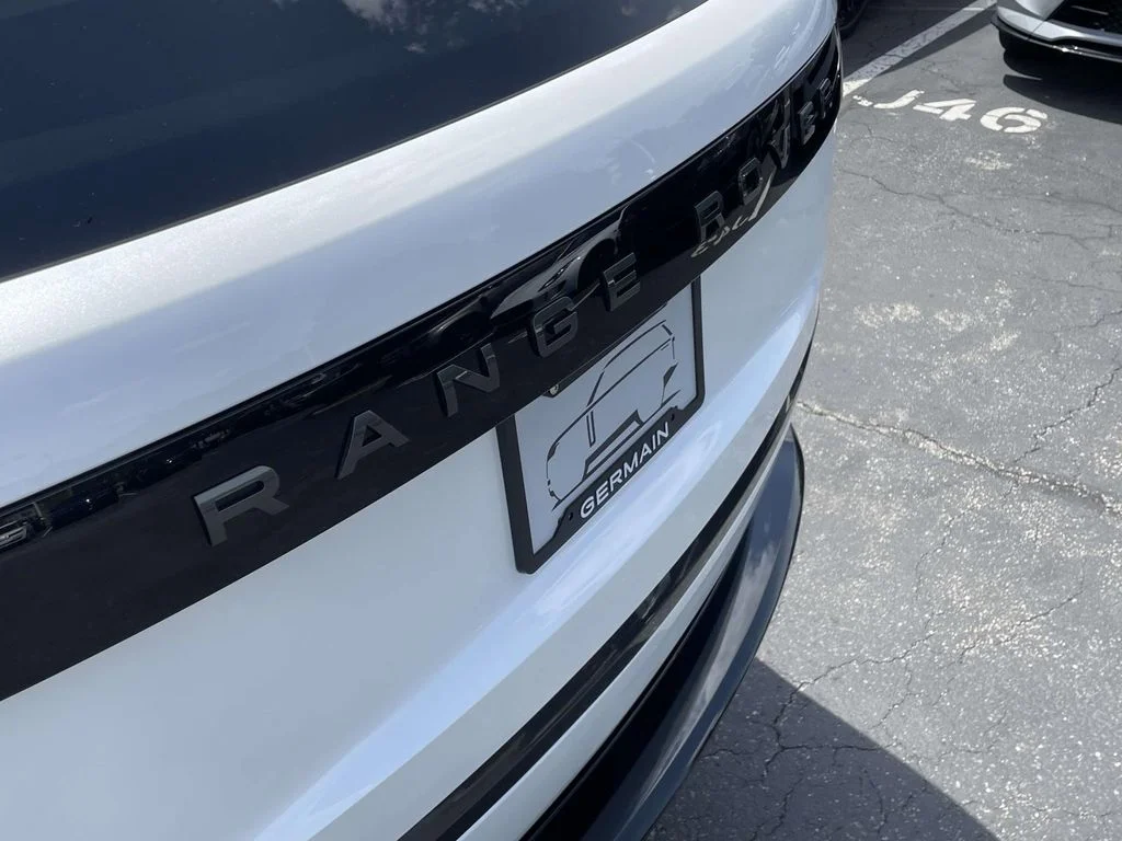 New 2026 Ostuni Pearl White Land Rover Autobiography image 8