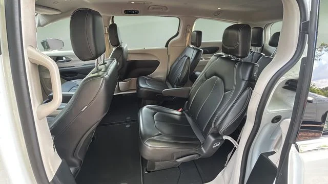 Used 2024 White Chrysler Touring L image 19