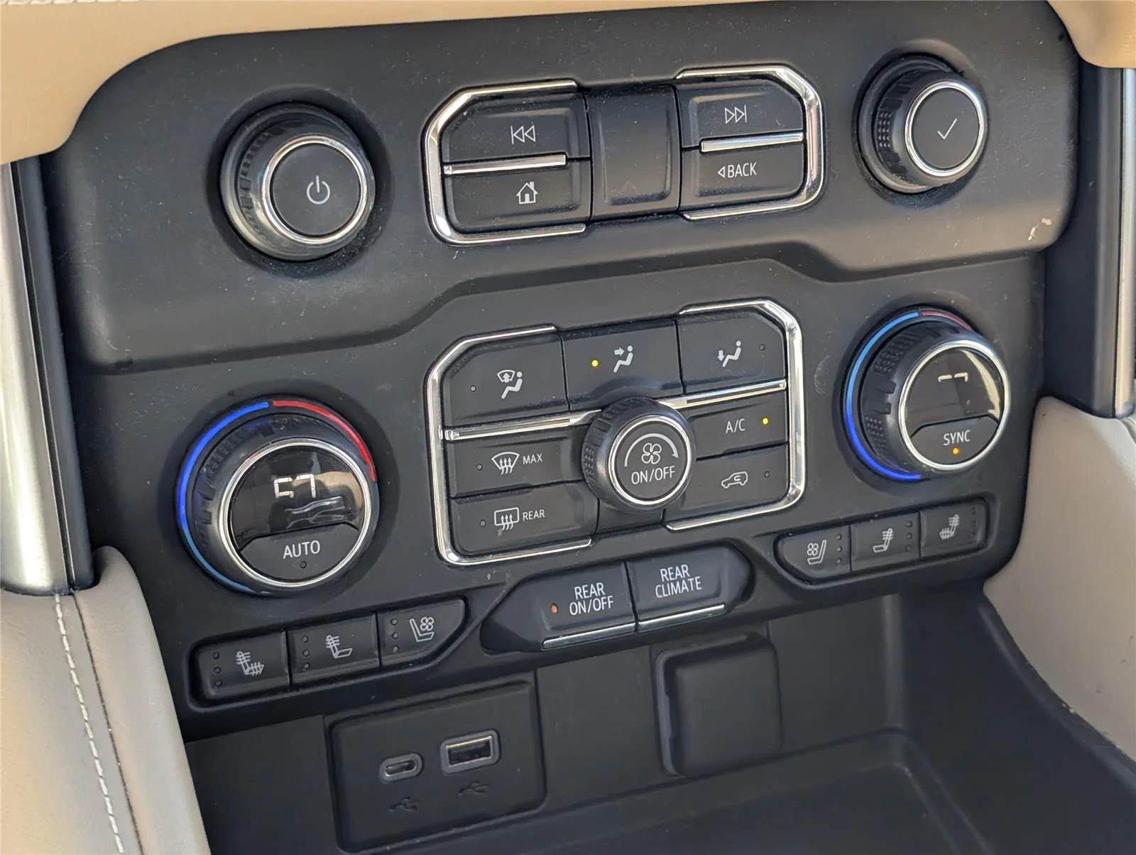 Used 2021 Iridescent Pearl Tricoat Chevrolet Premier image 19