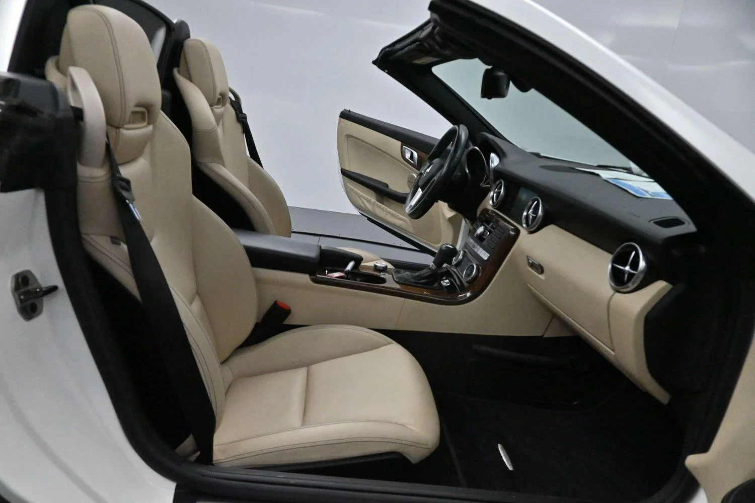 Used 2015 White Mercedes-Benz SLK 250 image 9
