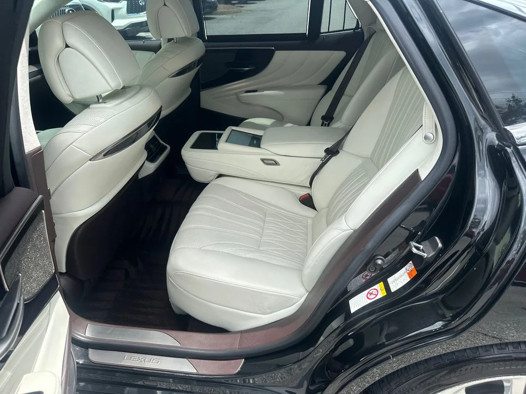 Used 2018  Lexus 500 Base image 16
