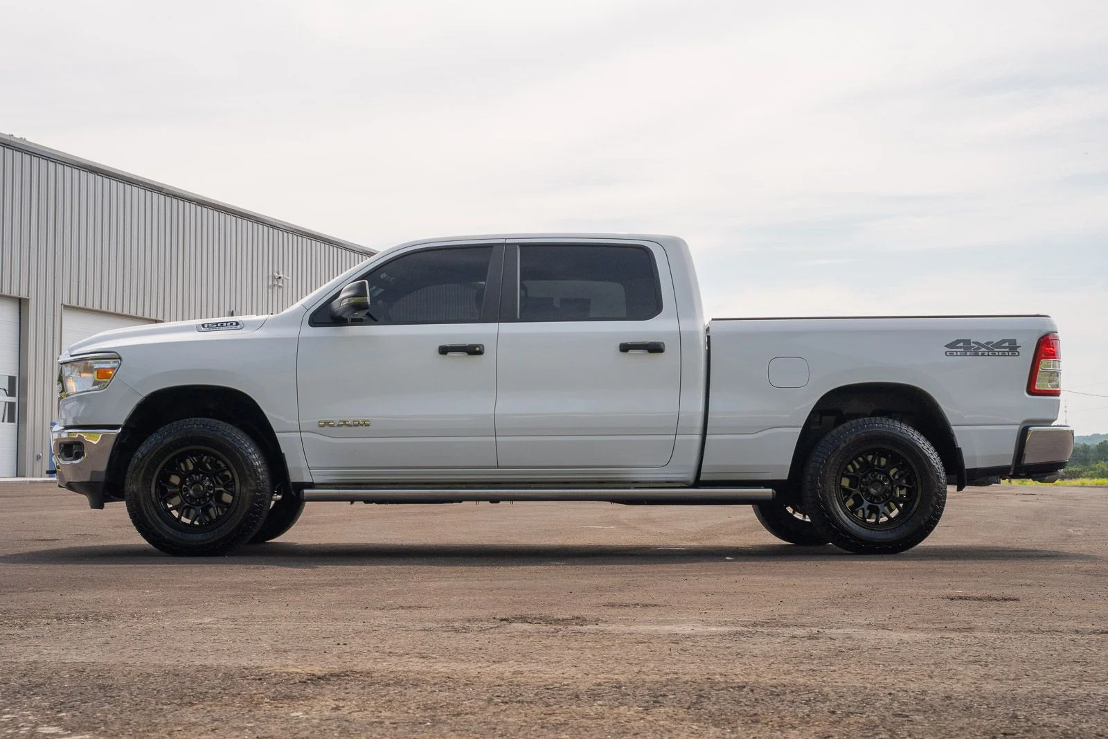Used 2023 White Ram Big Horn/Lone Star image 4